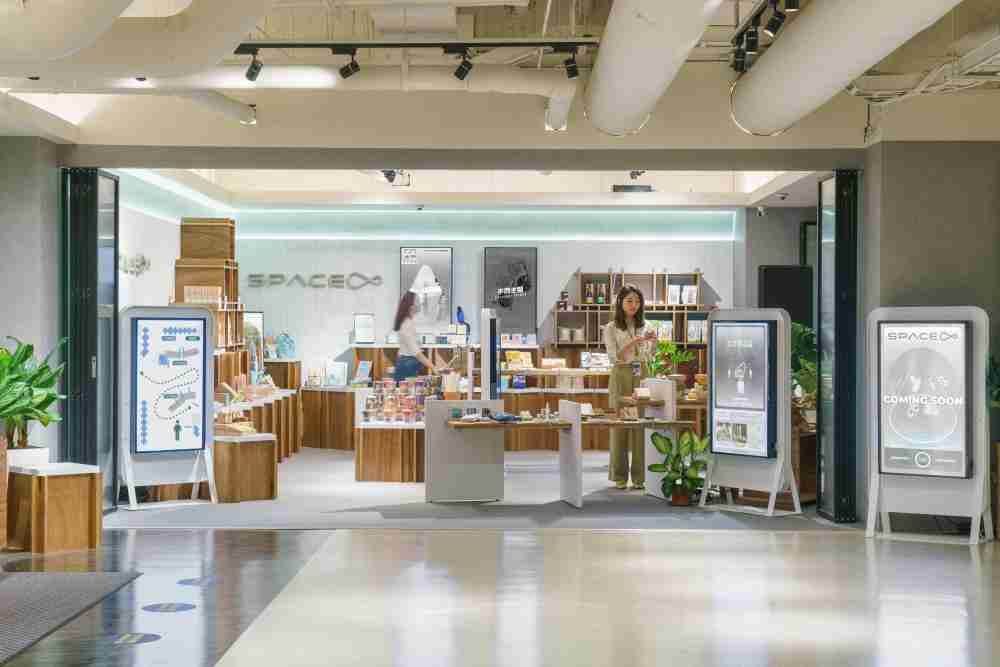 PA直营打造永续选物商店，，，，展示社企及社创商品，，，结合创利空间所开发的智能零售系统，，整合多元产品信息，，，让无人商店扮演公益行动的推手