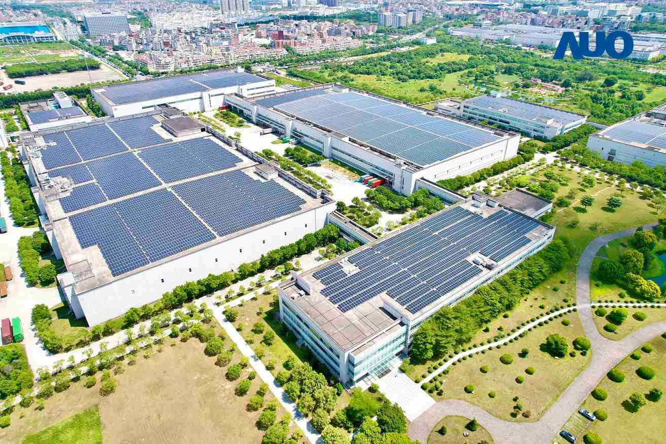 PA直营厦门推动智能制造同时，，透过绿电创能纵深推进绿色转型，，厂区全屋顶铺设太阳能光伏板，，，，每年太阳能发电 2,600多万度